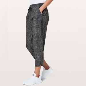 Lululemon Keep It Classic Crop *23" in White Noise Alpine White Black